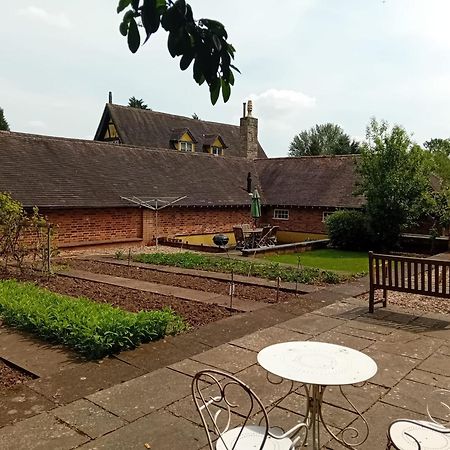 Dovehouse Farm Villa Birmingham Bagian luar foto