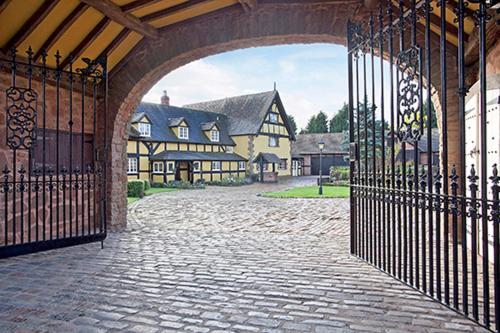 Dovehouse Farm Villa Birmingham Bagian luar foto